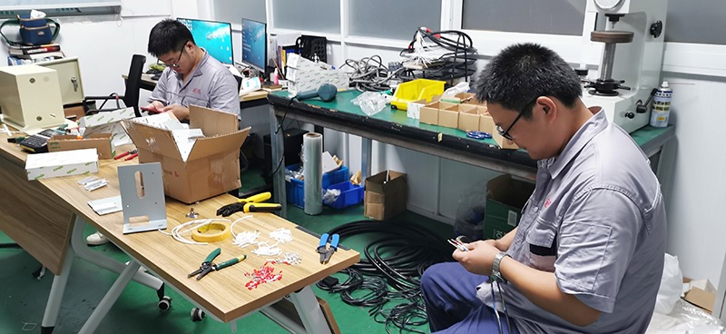 客户不二越(中国)有限公司的技术人员，为了确保机器人的改造工作顺利完成，莅临771771威尼斯.Cm现场指导